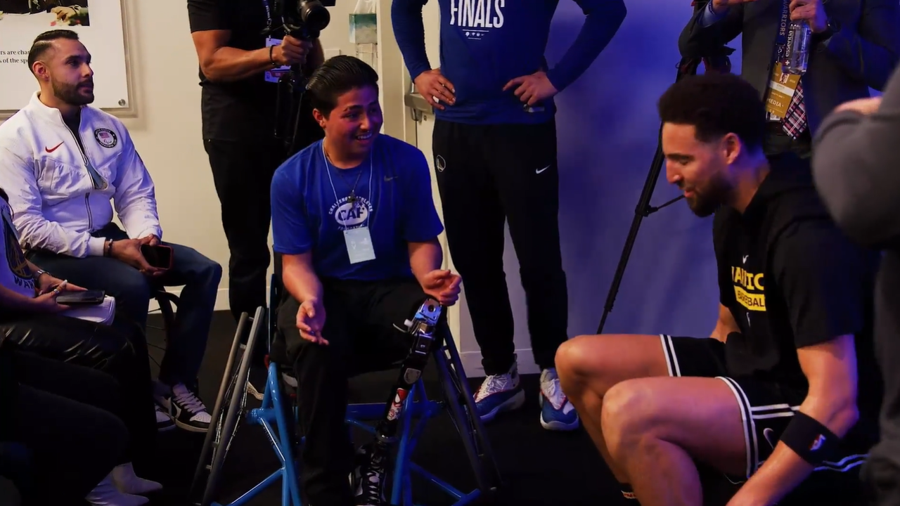 Klay Thompson Visits Youth Patients at Kaiser Permanente Oakland