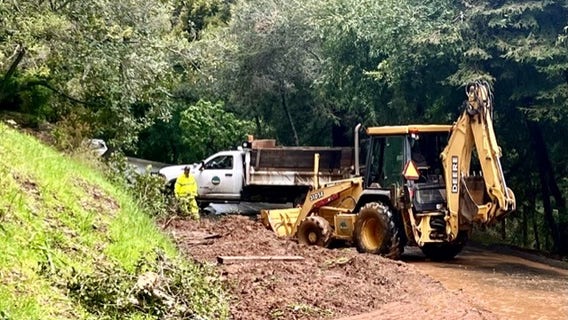 Mudslide threatens 30 homes in Woodside