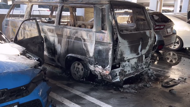 Fire at SFO parking structure scorches 3 cars