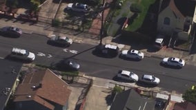 2 victims shot in East Oakland, police investigating