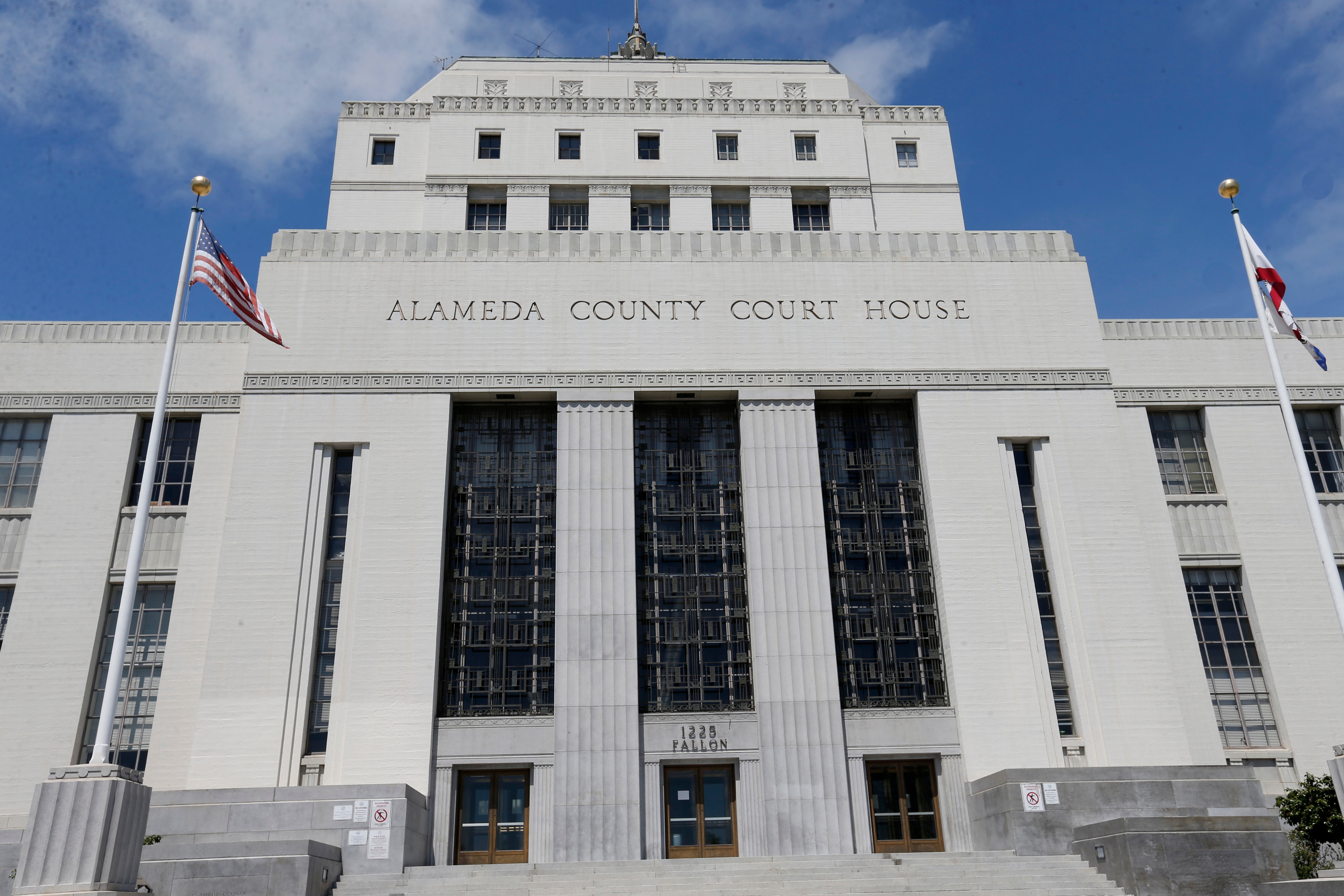 Man dies in custody at Oakland courthouse