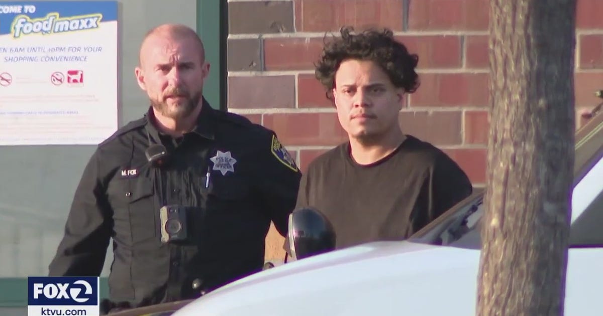 Police chase ends in Oakland FoodMaxx, shooting suspect arrested | KTVU ...