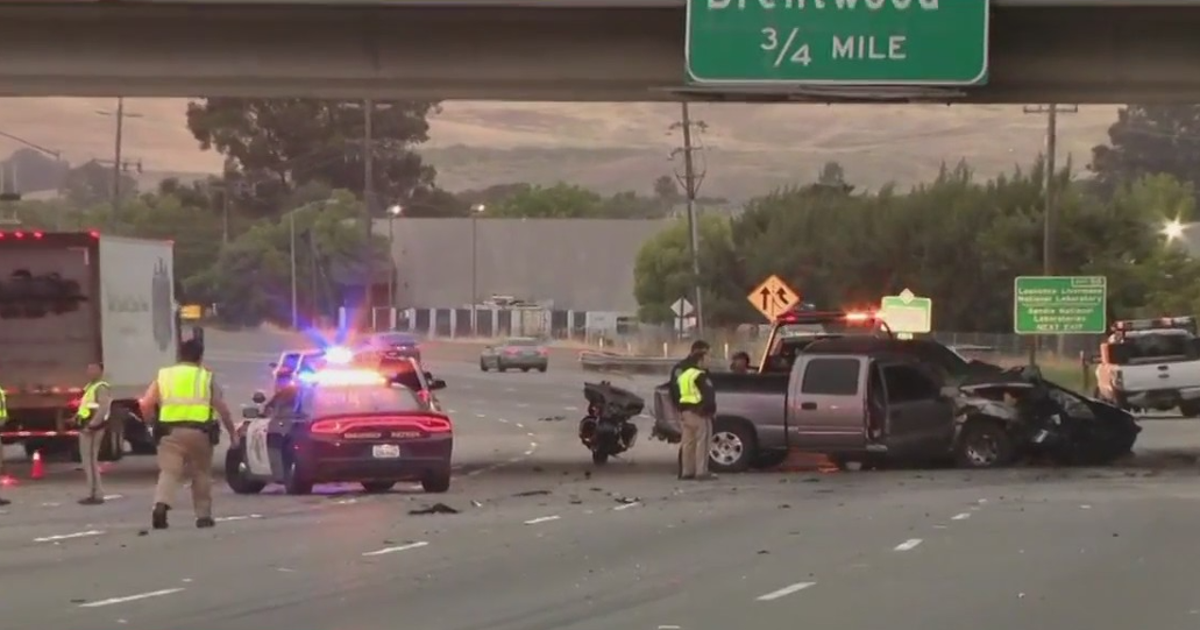 Deadly crash on eastbound I-580 causes mileslong traffic | KTVU FOX 2