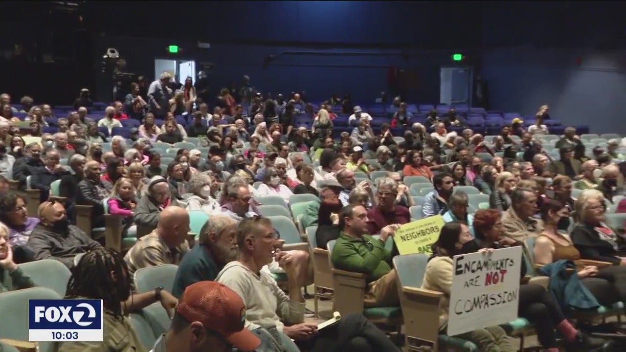 Angry crowd turns out for Oakland meeting on crime and violence