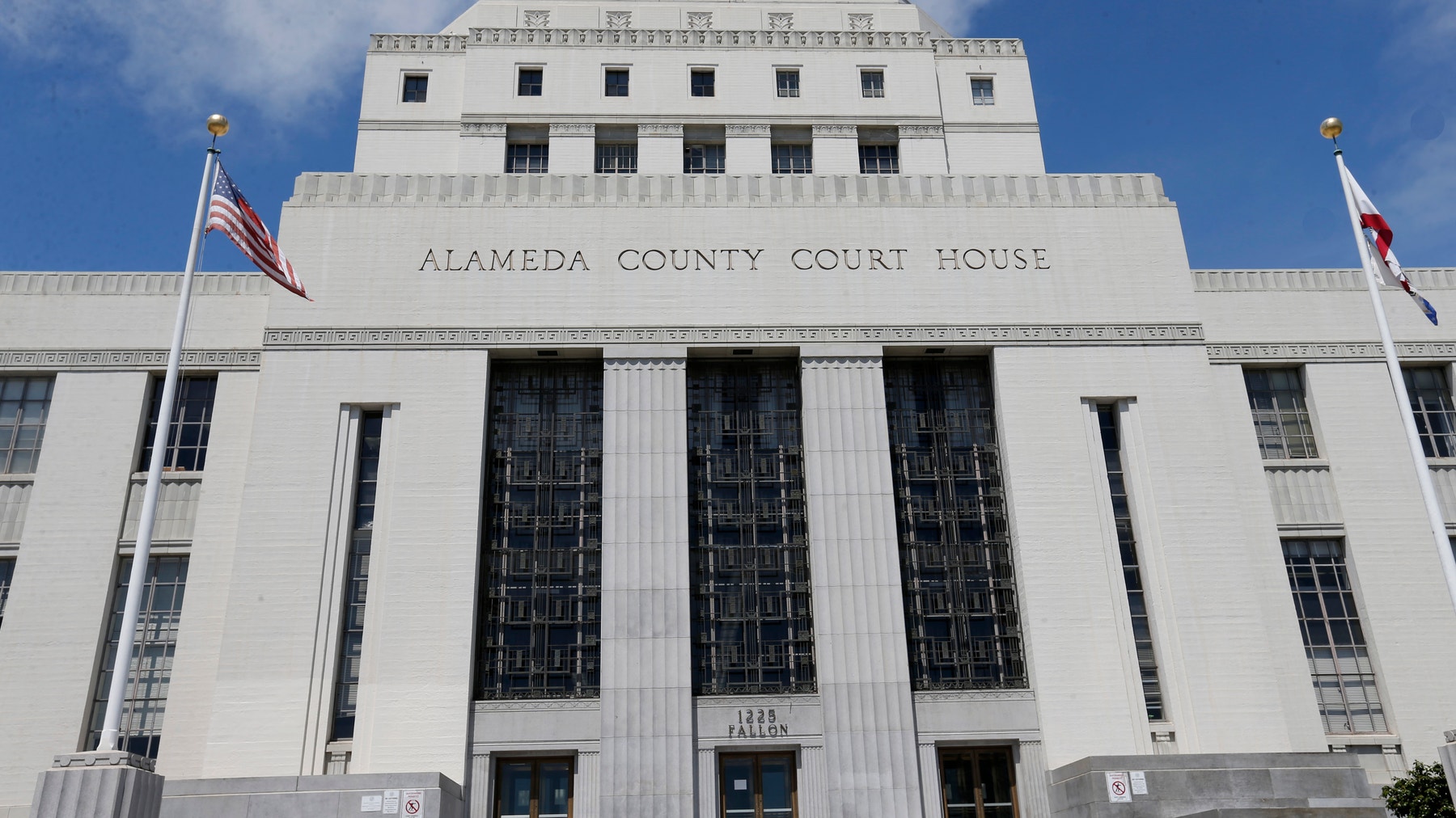 Man dies in custody at Oakland courthouse