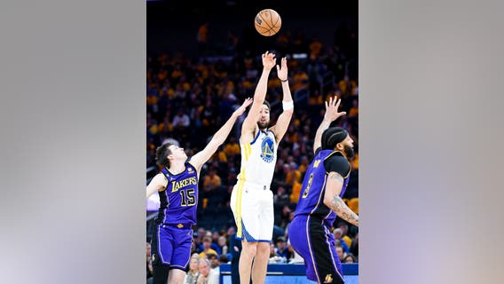 Thompson scores 30, Warriors adjust to beat Lakers 127-100