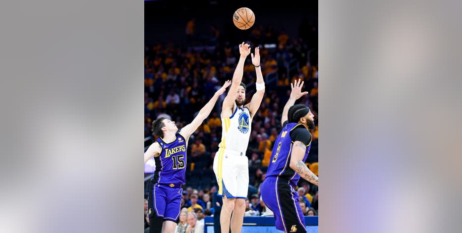 Thompson scores 30, Warriors adjust to beat Lakers 127-100