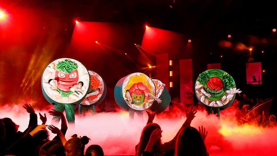 4381b4db-california-roll-3.jpg