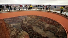 Man falls more than 4,000 feet from Grand Canyon skywalk to his death