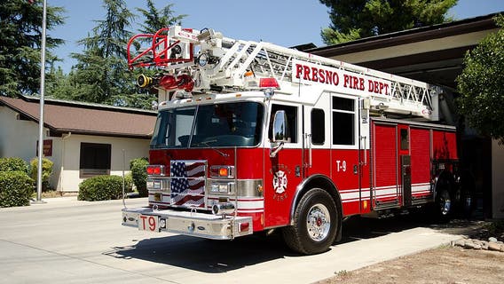 Fire crews battle 400-acre wildfire in Fresno County