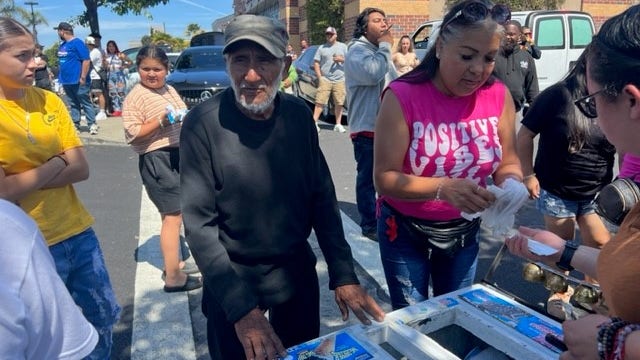 Hundreds of Oaklanders show support for an elderly ice cream vendor after he was robbed