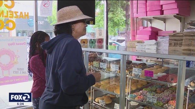 Community shows support for Oakland's Colonial Donuts after robbery