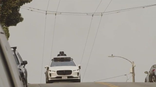 Self-driving debate: Teamsters want human drivers for heavy truck trips