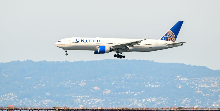 United flight from SFO makes emergency landing at LAX after hydraulics failure