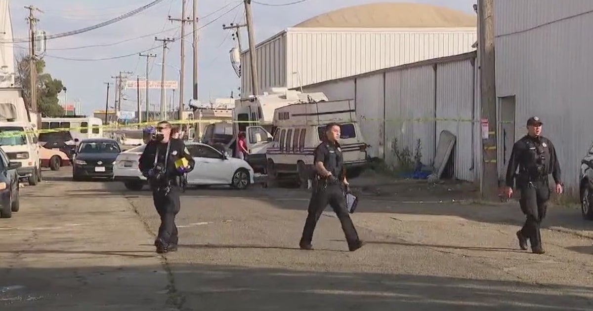 Oakland police investigate homicide shooting on High Street | KTVU FOX 2