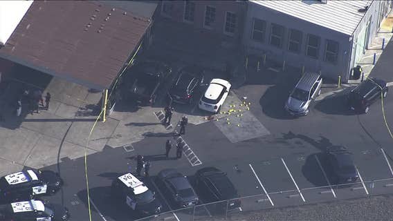 2 shot, 1 killed in industrial part of Oakland, police investigating