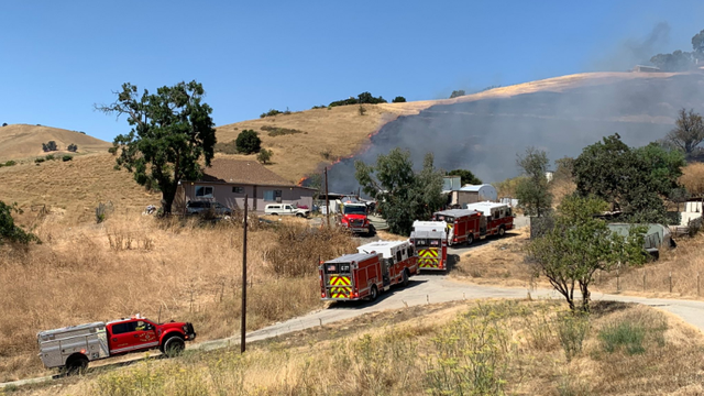 Crews make progress on 66-acre grassfire in East San Jose