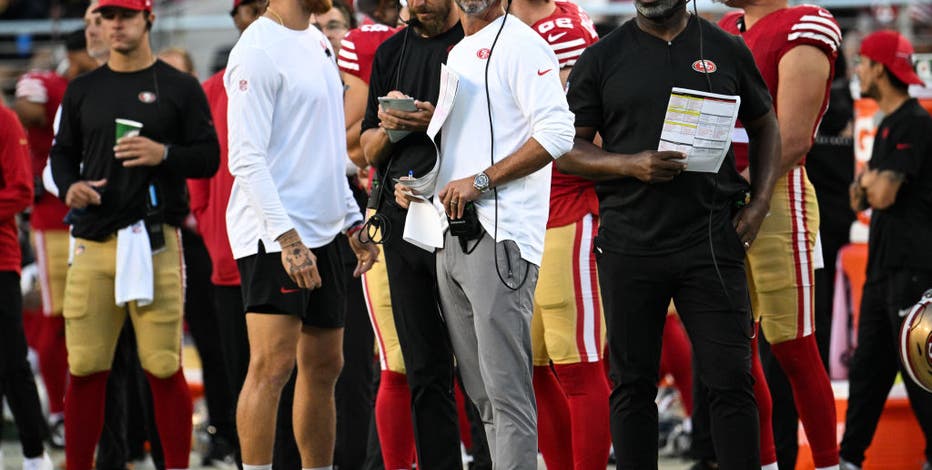 San Francisco 49ers fan breaks up a fight between two NFL players in wild  in-game moment caught on camera