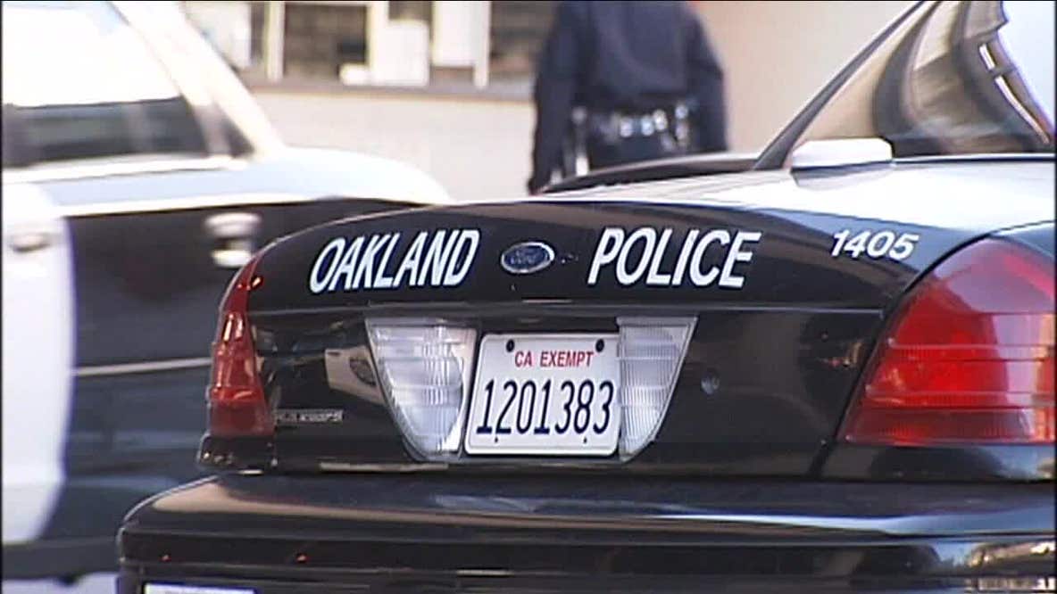 Oakland police arrest peeping prowler