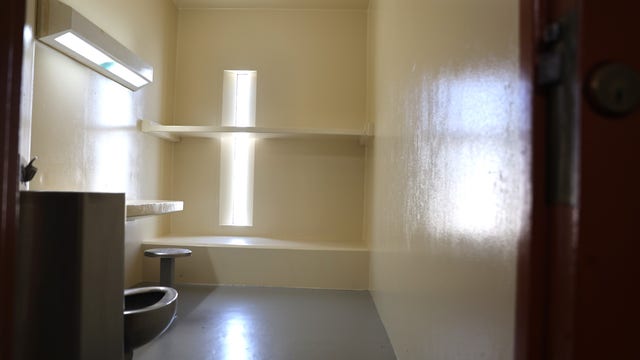 DA drops charges against Alameda County sheriff’s deputies over jail suicide