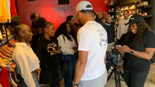 Steph Curry surprises Oakland Tech basketball players shopping for sneakers