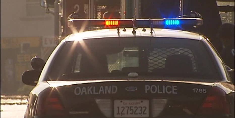 Gunshot victim walks into Oakland hospital, dies: Police