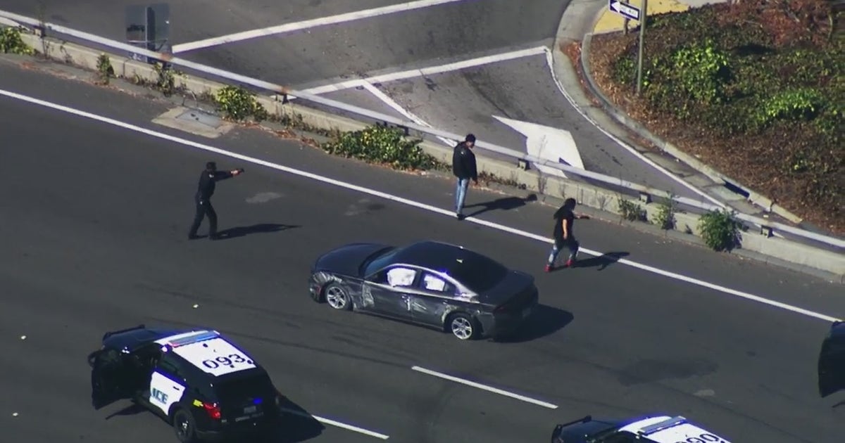 Video: East Bay police chase ends in crash | KTVU FOX 2