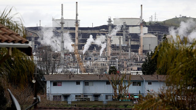 Judge halts Rodeo refinery plan; critics cite 'major legal flaws' in environmental analysis