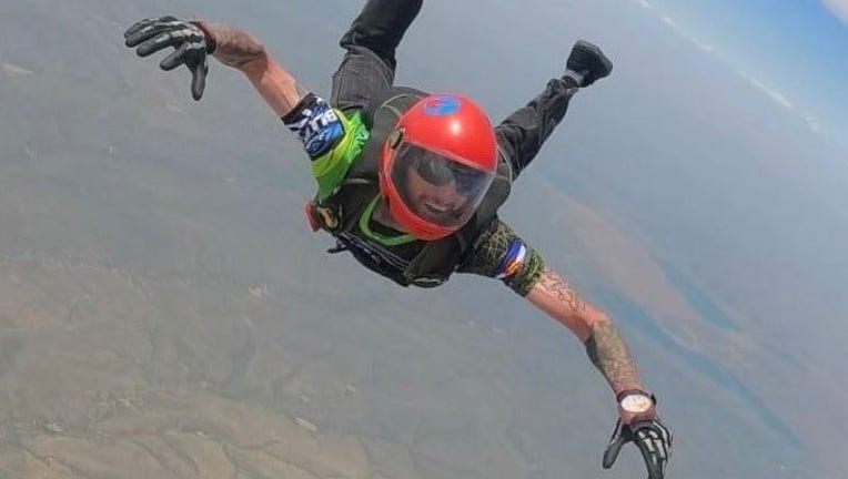 skydiving1-a.jpg