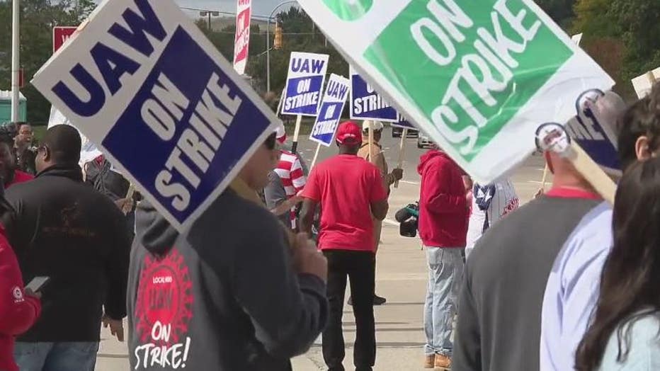 UAW-on-strike.jpg