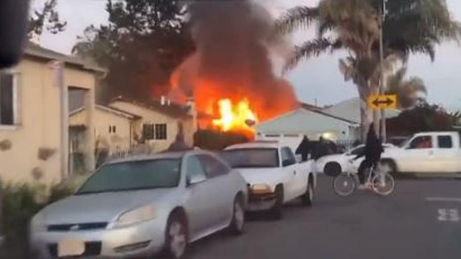 3-alarm Fire In Oakland Spreads To Nearby Homes | KTVU FOX 2