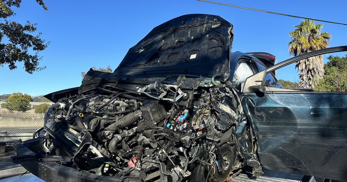 Driver slams into utility pole causing power outage in San Rafael ...