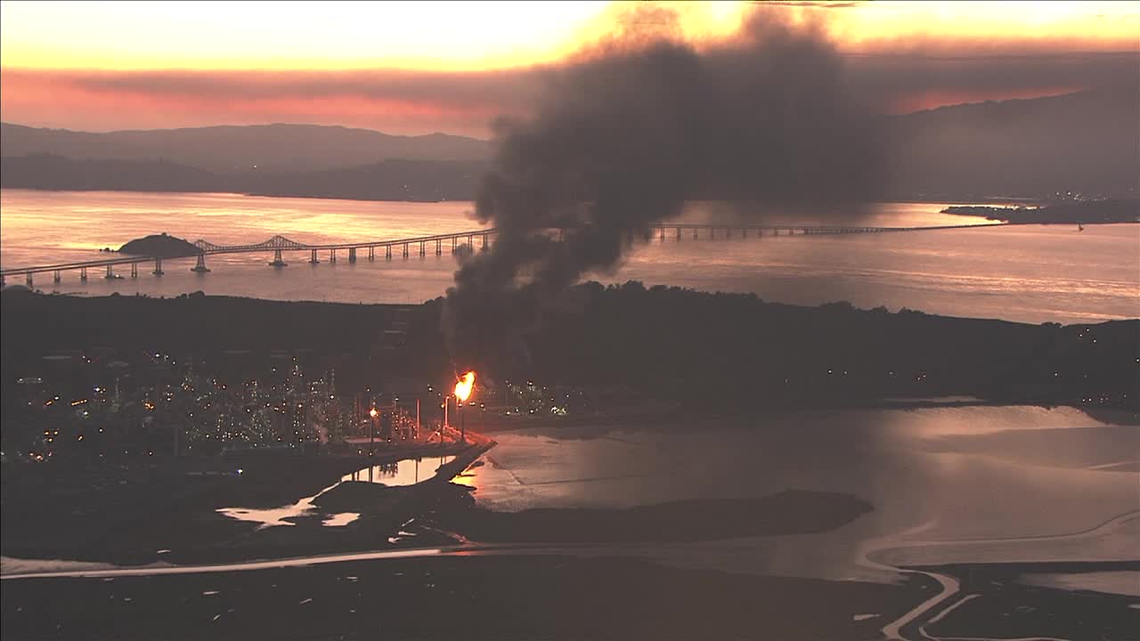 Visible smoke coming from Richmond Chevron refinery due to partial power outage - Vimarsana News