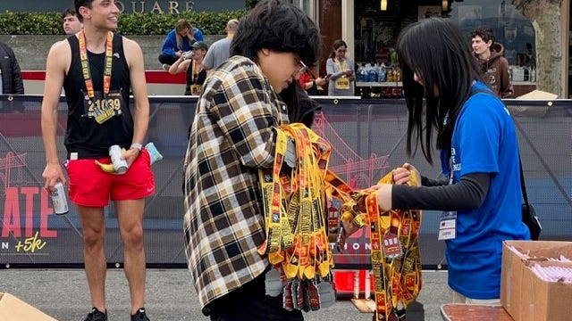 Runners get balmy weather and a free beer after Golden Gate foot race