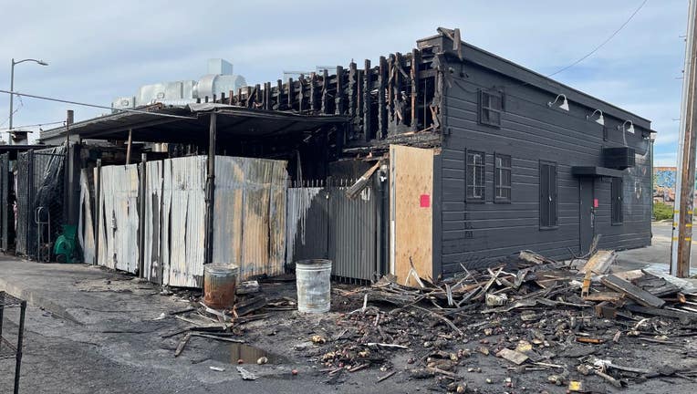 Barbacoa de cuernos en Oakland incendiada y desfigurada con graffiti