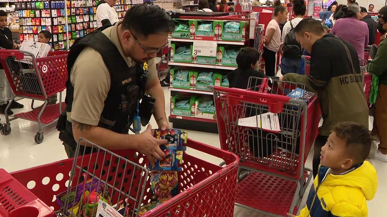 Sheriff's deputies bring holiday joy with holiday shopping spree form San Francisco kids - Vimarsana News