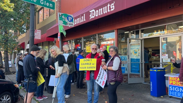 Community rallies behind Colonial Donuts in Oakland after 3 robberies