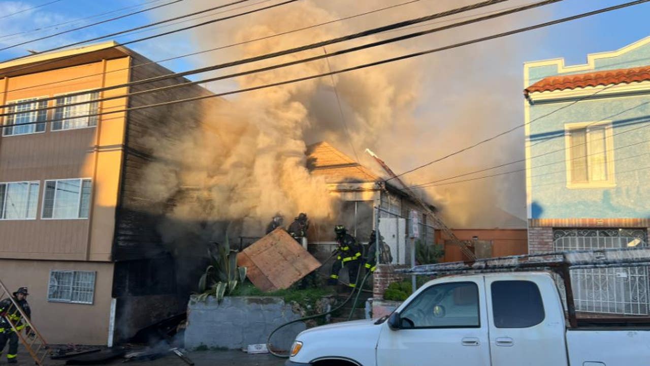 Fire engulfs vacant San Francisco home