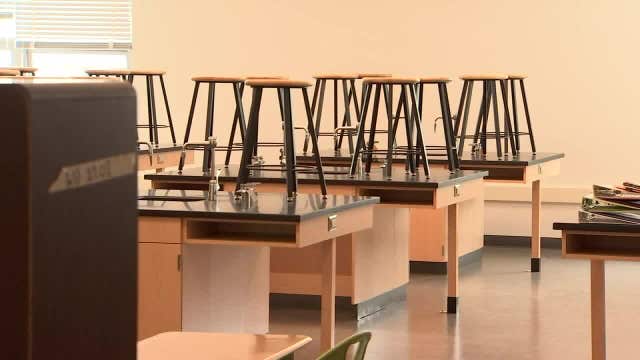 OUSD board to vote on cutting hundreds of jobs