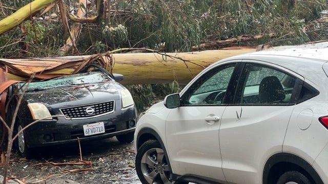 Bay Area storm: Some see power restored, hundreds of thousands still in dark