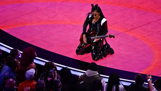 Vallejo's H.E.R. gets guitar solo at Super Bowl halftime show