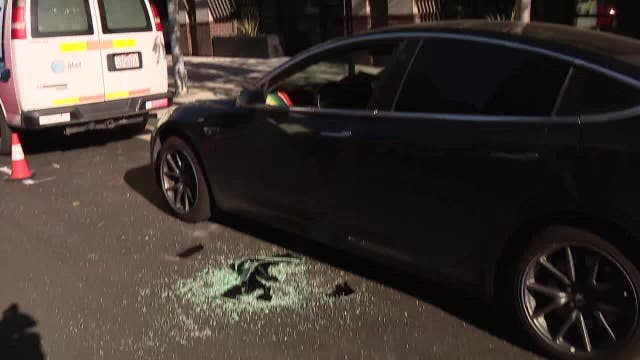 Multiple Oakland car windows smashed near Jack London Square