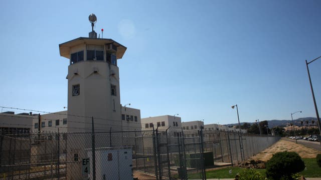 Prison guard faces jail time after accepting bribes to smuggle goods inside