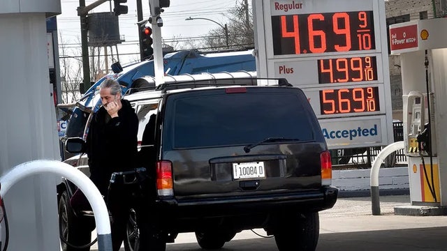 Gas prices in California are slightly cheaper: report