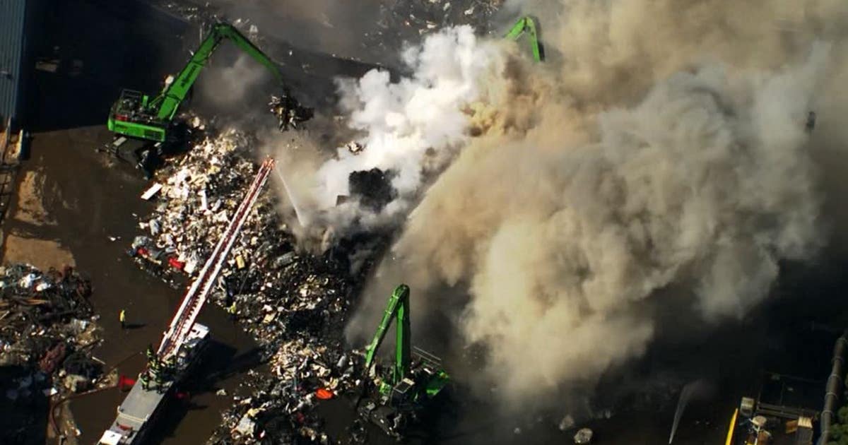 Pile of cars sparked fire at Redwood City scrap metal facility | KTVU FOX 2