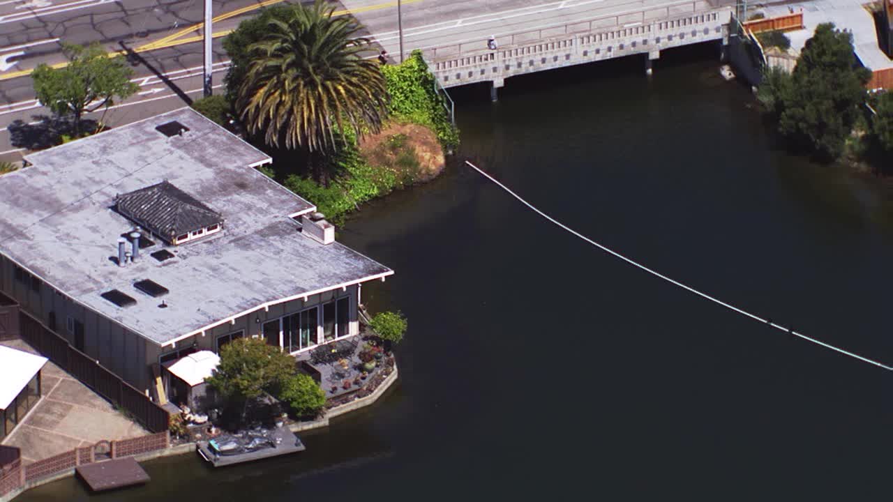 Underwater Alameda property selling for $400K - Vimarsana News