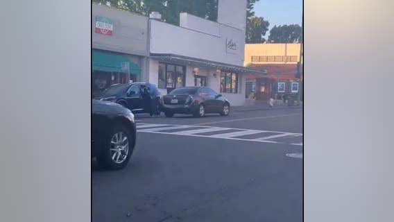 Oakland burglar seen swiping suitcase, ignoring witnesses and cameras