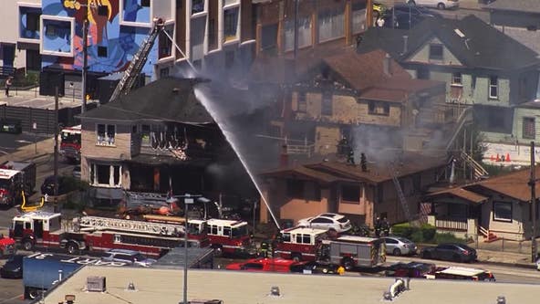 Fire rips through Oakland apartment complex