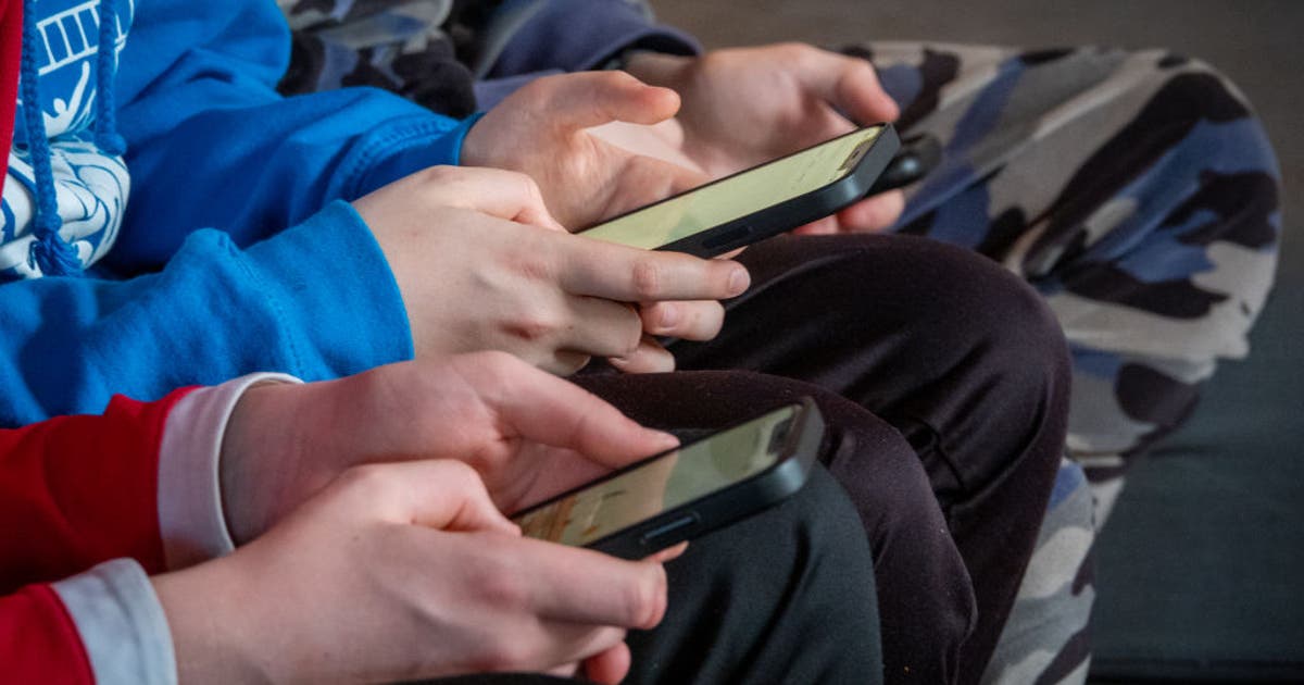 Oakland Unified School District announces ban on cell phones during the school day