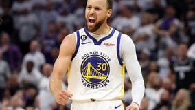 Steph Curry, Warriors agree to $62M extension: ESPN